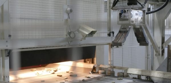 サンライズFUKAYA工場に自動選別ロボットを国内で初めて導入 イメージ